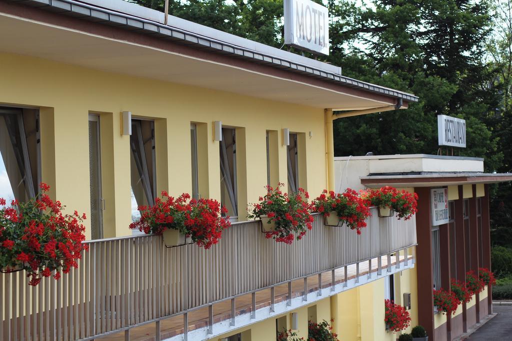 Hotel Drive In Motel Capellen Buitenkant foto