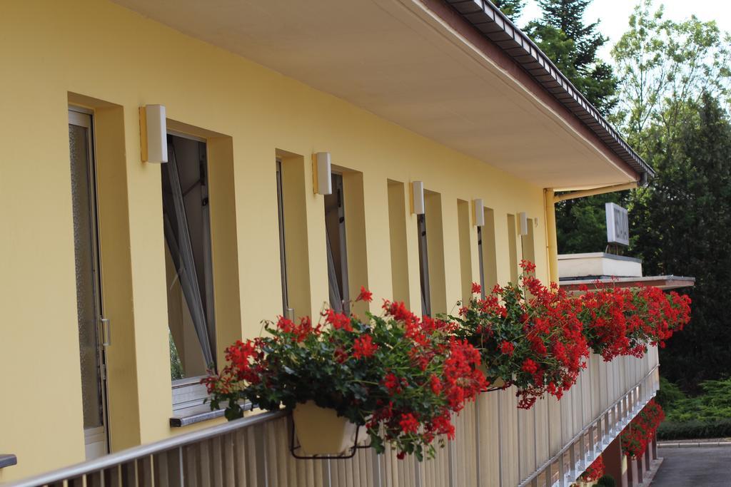 Hotel Drive In Motel Capellen Buitenkant foto